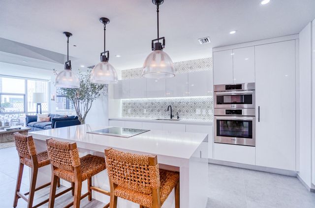 851 NE 1st Avenue 812, Miami, FL 33132