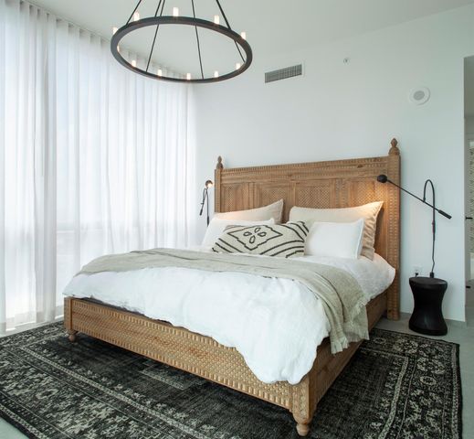 851 NE 1st Avenue 812, Miami, FL 33132