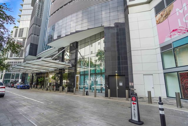 851 NE 1st Avenue 812, Miami, FL 33132