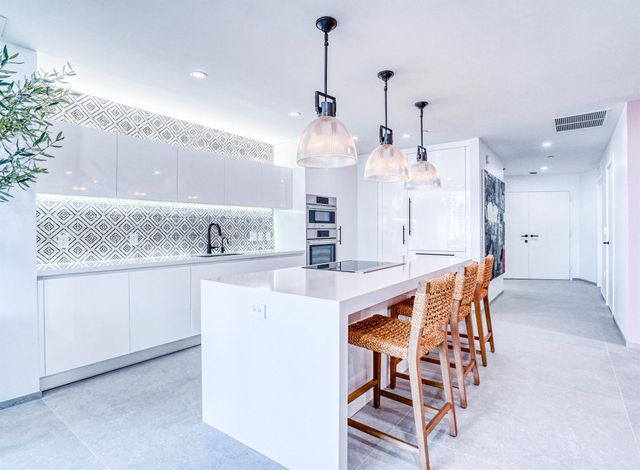 851 NE 1st Avenue 812, Miami, FL 33132