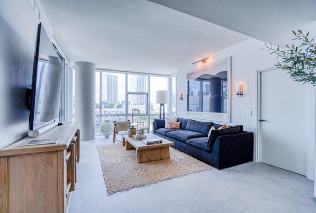 851 NE 1st Avenue 812, Miami, FL 33132