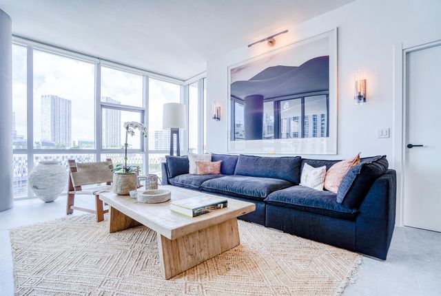 851 NE 1st Avenue 812, Miami, FL 33132