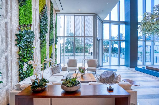 851 NE 1st Avenue 812, Miami, FL 33132