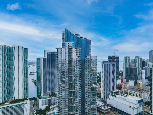 851 NE 1st Avenue 812, Miami, FL 33132