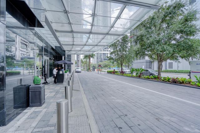 851 NE 1st Avenue 812, Miami, FL 33132