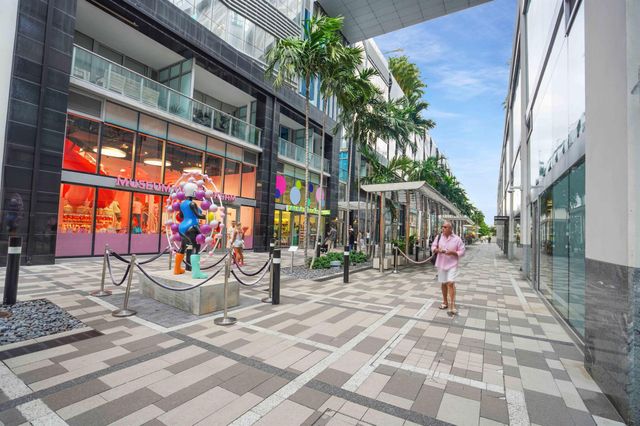 851 NE 1st Avenue 812, Miami, FL 33132