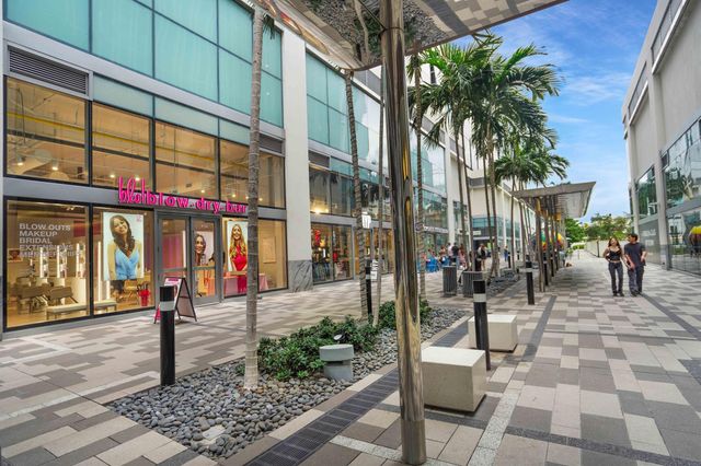 851 NE 1st Avenue 812, Miami, FL 33132