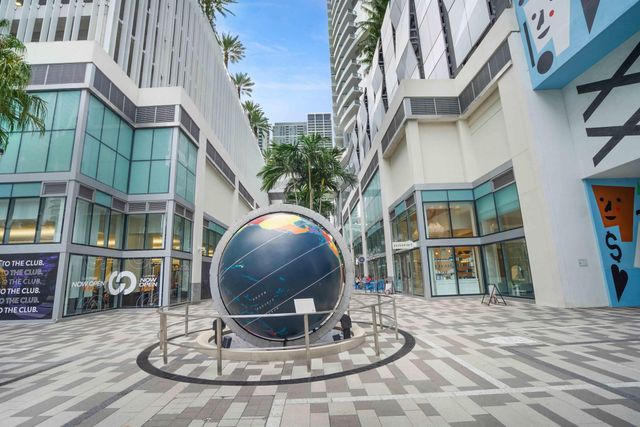 851 NE 1st Avenue 812, Miami, FL 33132