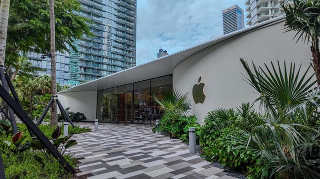851 NE 1st Avenue 812, Miami, FL 33132