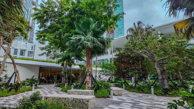 851 NE 1st Avenue 812, Miami, FL 33132