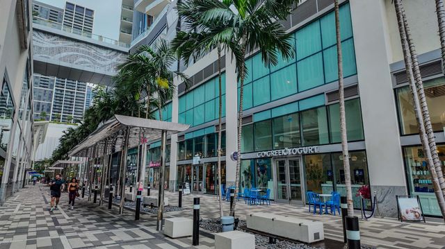 851 NE 1st Avenue 812, Miami, FL 33132