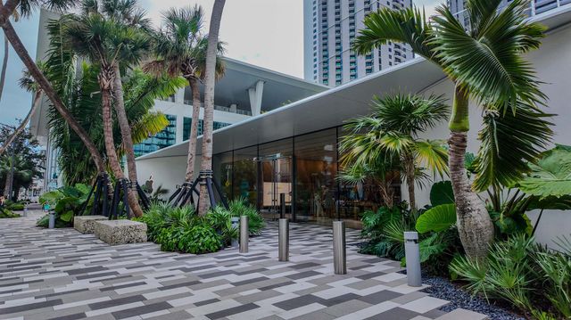 851 NE 1st Avenue 812, Miami, FL 33132