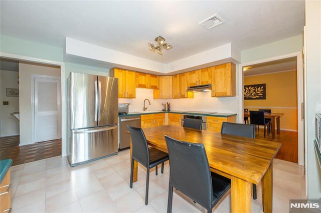 32 Natalie Drive, West Caldwell, NJ 07006