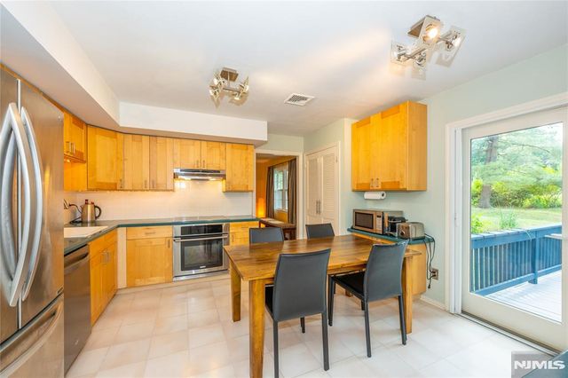 32 Natalie Drive, West Caldwell, NJ 07006