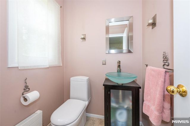 32 Natalie Drive, West Caldwell, NJ 07006