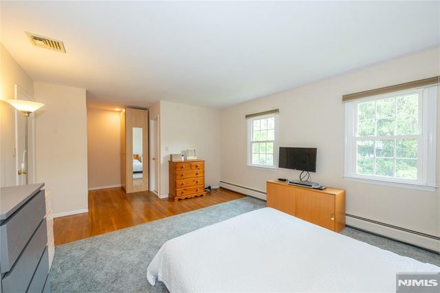 32 Natalie Drive, West Caldwell, NJ 07006