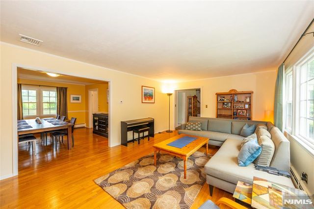 32 Natalie Drive, West Caldwell, NJ 07006