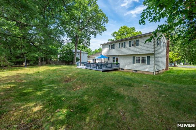 32 Natalie Drive, West Caldwell, NJ 07006