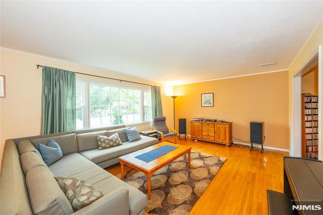 32 Natalie Drive, West Caldwell, NJ 07006