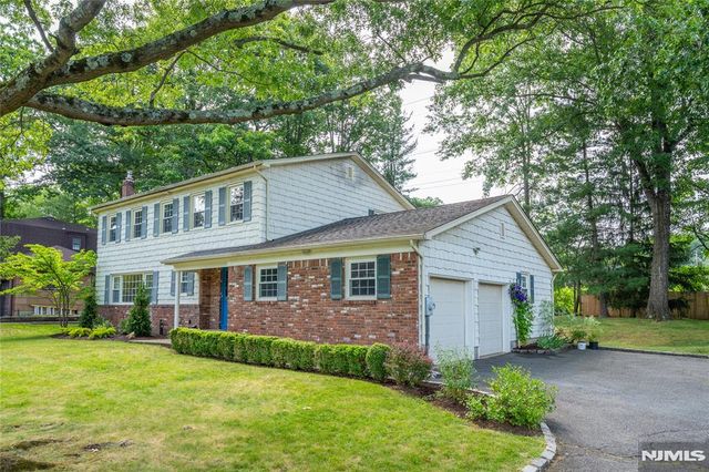 32 Natalie Drive, West Caldwell, NJ 07006