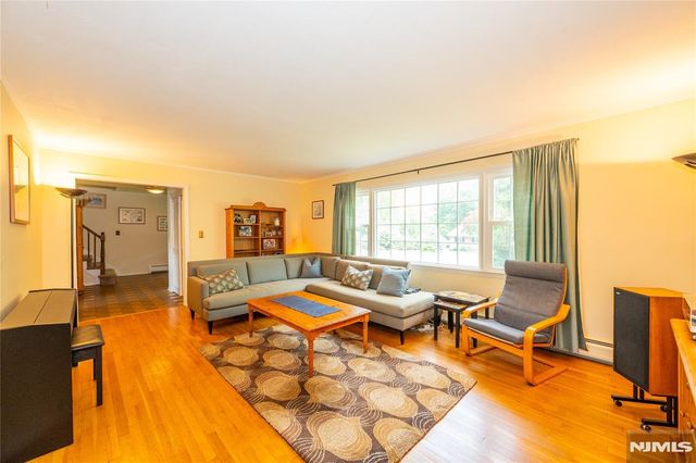 32 Natalie Drive, West Caldwell, NJ 07006