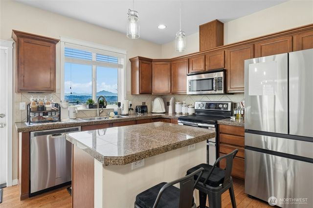 527 Pilchuck Path, Everett, WA 98201