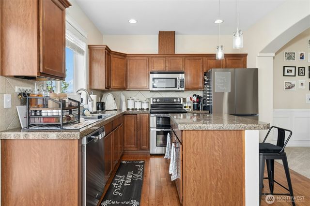 527 Pilchuck Path, Everett, WA 98201