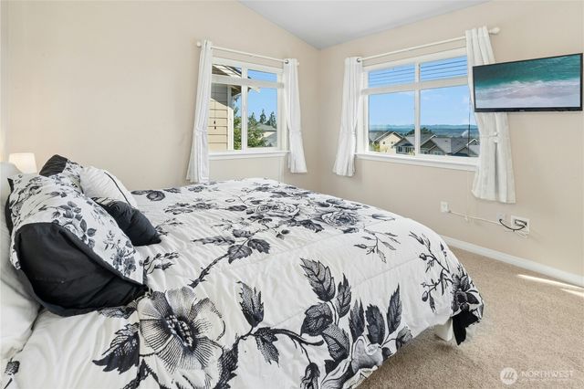 527 Pilchuck Path, Everett, WA 98201