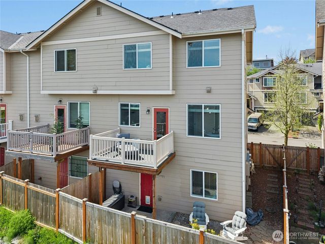 527 Pilchuck Path, Everett, WA 98201