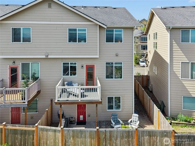 527 Pilchuck Path, Everett, WA 98201
