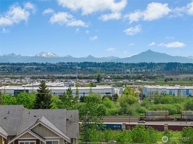 527 Pilchuck Path, Everett, WA 98201