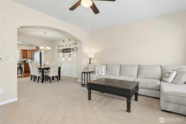 527 Pilchuck Path, Everett, WA 98201