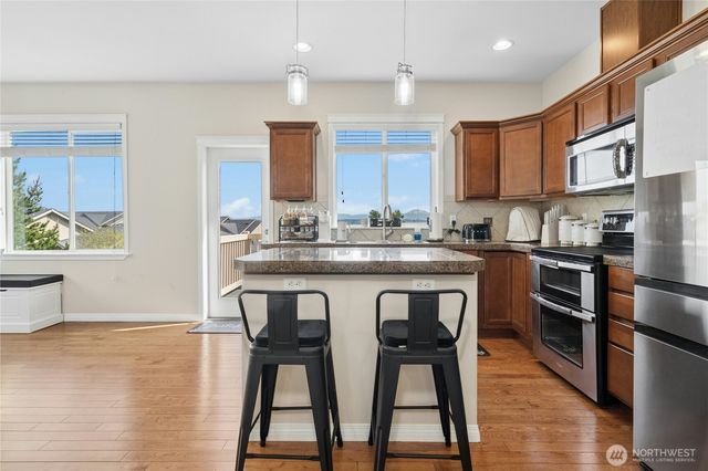 527 Pilchuck Path, Everett, WA 98201