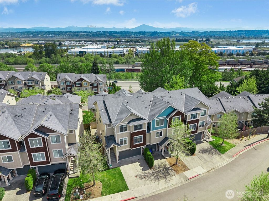 527 Pilchuck Path, Everett, WA 98201