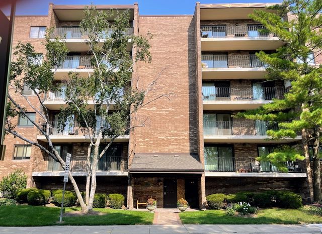 555 Graceland Avenue 206, Des Plaines, IL 60016