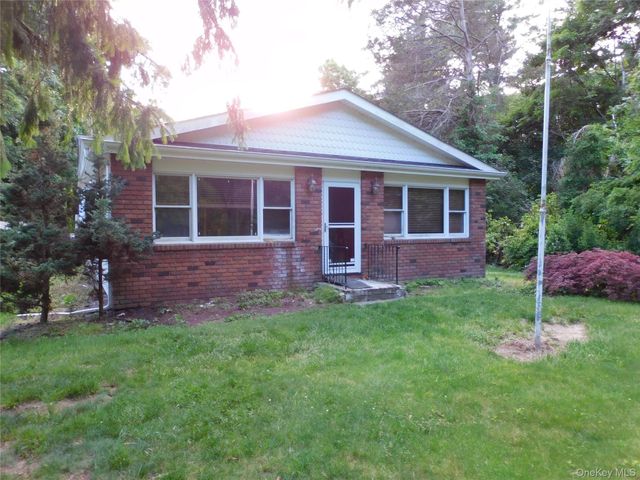 40 Wood Road, Centereach, NY 11720