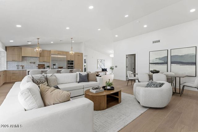 6010 E GREENWAY Lane E, Scottsdale, AZ 85254