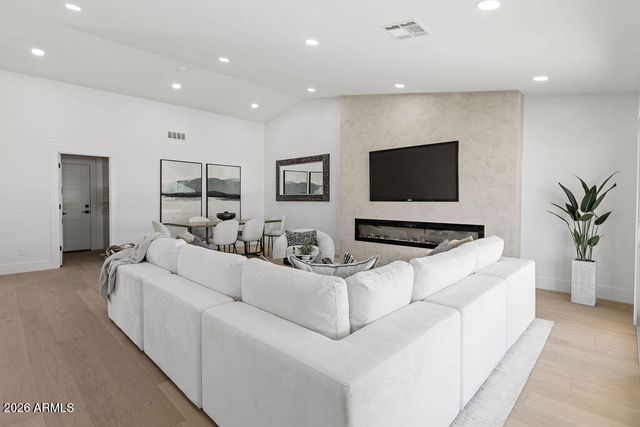 6010 E GREENWAY Lane E, Scottsdale, AZ 85254