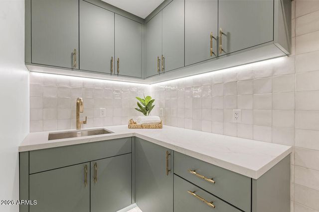 6010 E GREENWAY Lane E, Scottsdale, AZ 85254