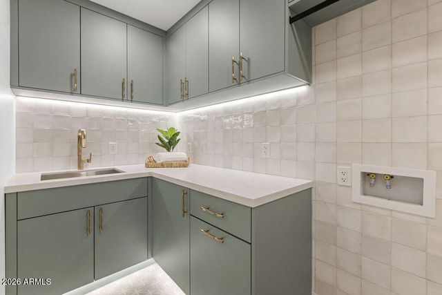 6010 E GREENWAY Lane E, Scottsdale, AZ 85254