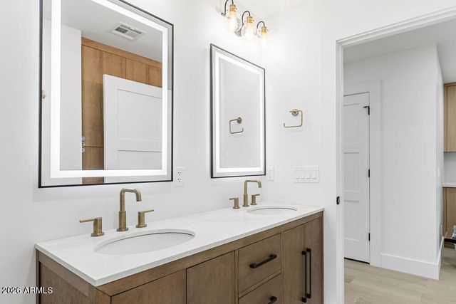 6010 E GREENWAY Lane E, Scottsdale, AZ 85254