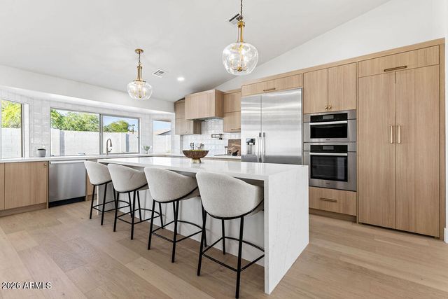 6010 E GREENWAY Lane E, Scottsdale, AZ 85254