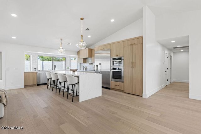 6010 E GREENWAY Lane E, Scottsdale, AZ 85254