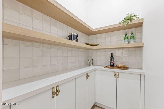 6010 E GREENWAY Lane E, Scottsdale, AZ 85254