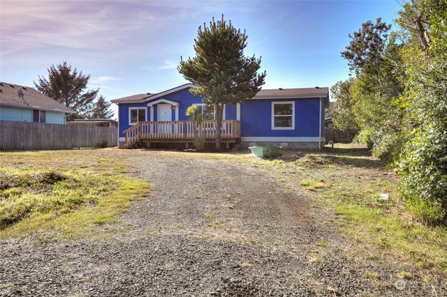 384 N Razor Clam Drive SW, Ocean Shores, WA 98569
