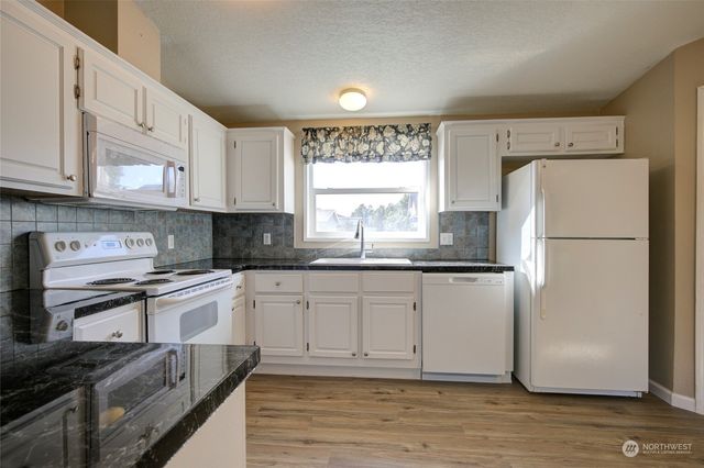 384 N Razor Clam Drive SW, Ocean Shores, WA 98569