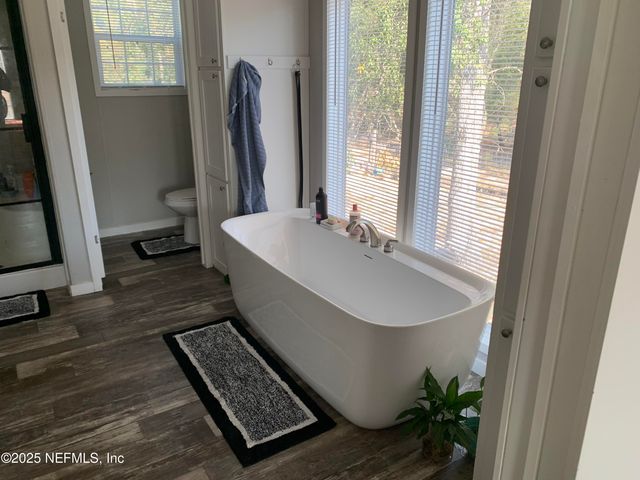 132 LAKE LUCY Court, Interlachen, FL 32148