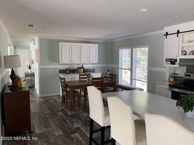 132 LAKE LUCY Court, Interlachen, FL 32148