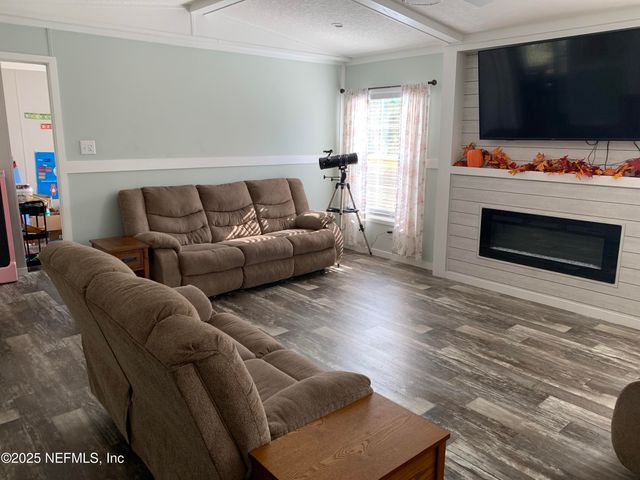 132 LAKE LUCY Court, Interlachen, FL 32148