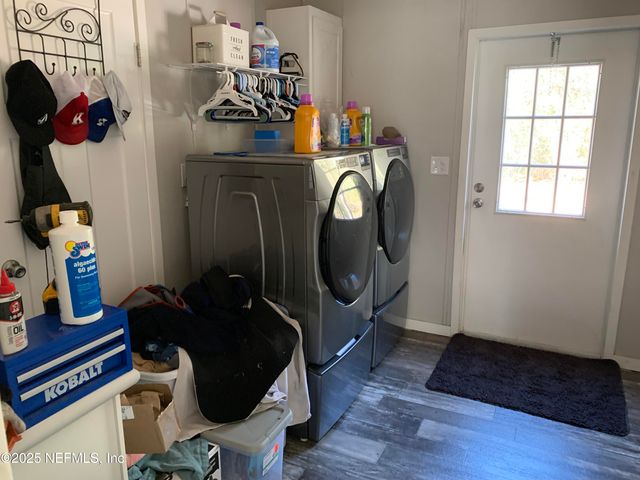 132 LAKE LUCY Court, Interlachen, FL 32148